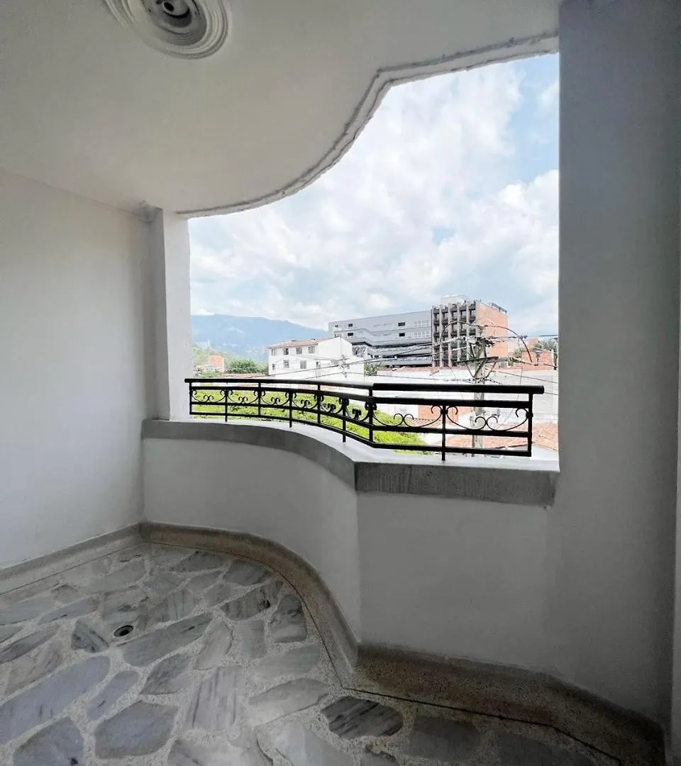 アパート メデジンApartamento Laurelesアパートメント